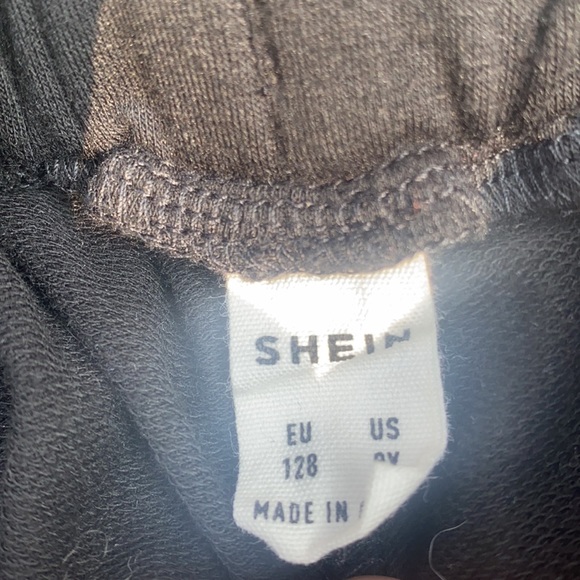 2 for $12 🎉Shein bundle features sweatpants /sweatshorts Black with graphic 8y - Picture 4 of 4